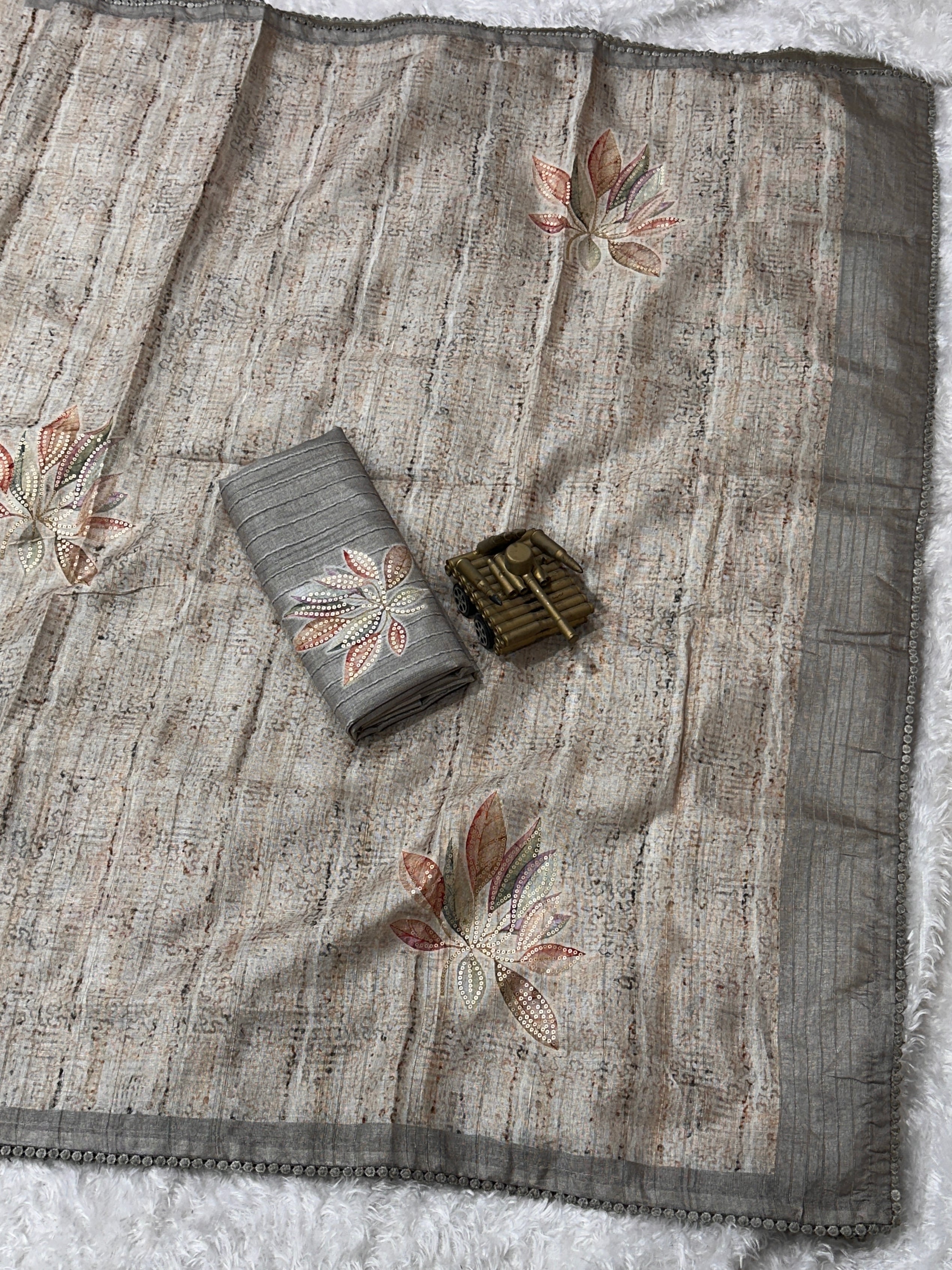 Grey Pure tusser linen Digital Print Saree With Unstitched Blouse For Women