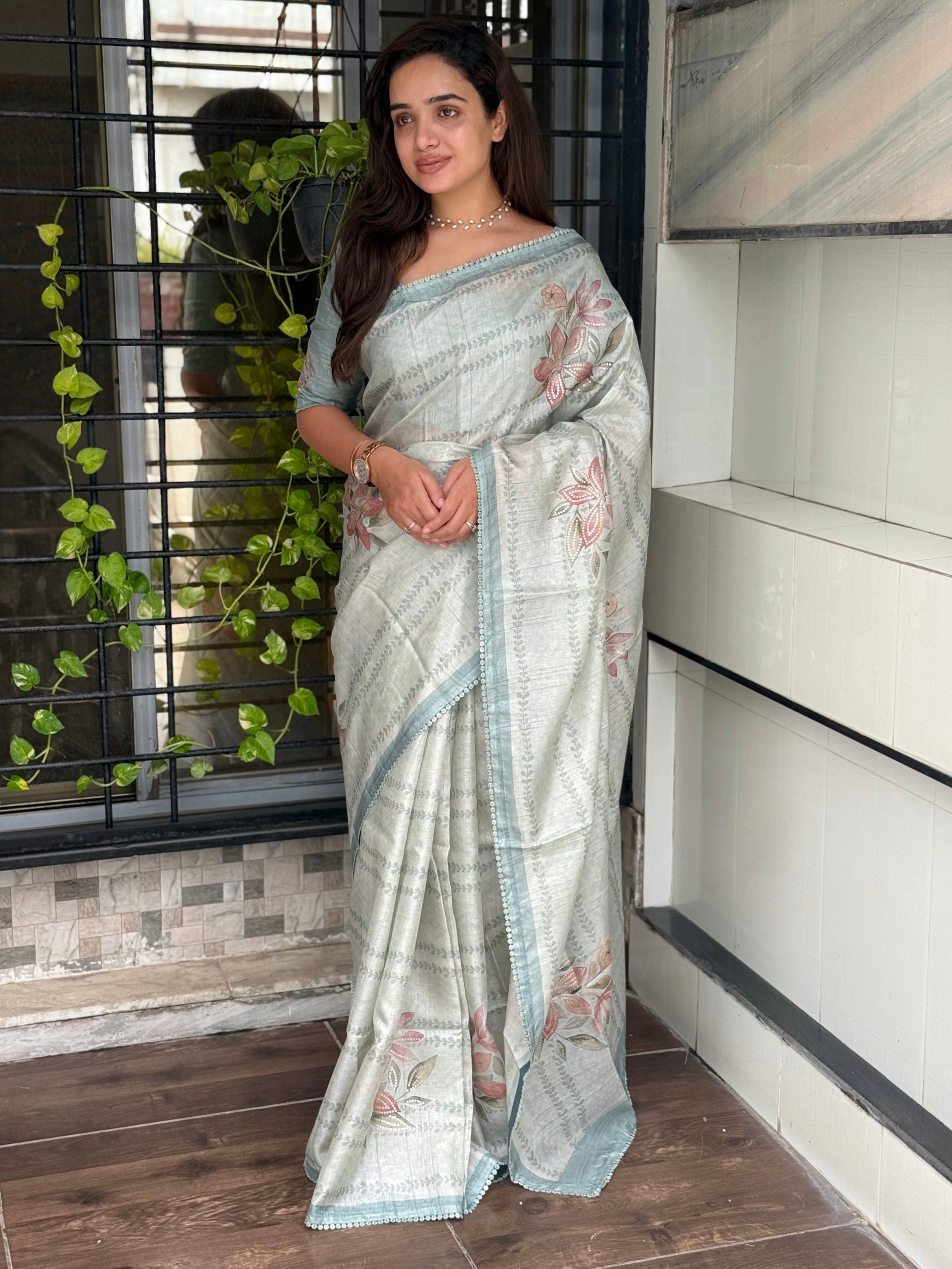 Light Grey Pure tusser linen Digital Print Saree With Unstitched Blouse For Women