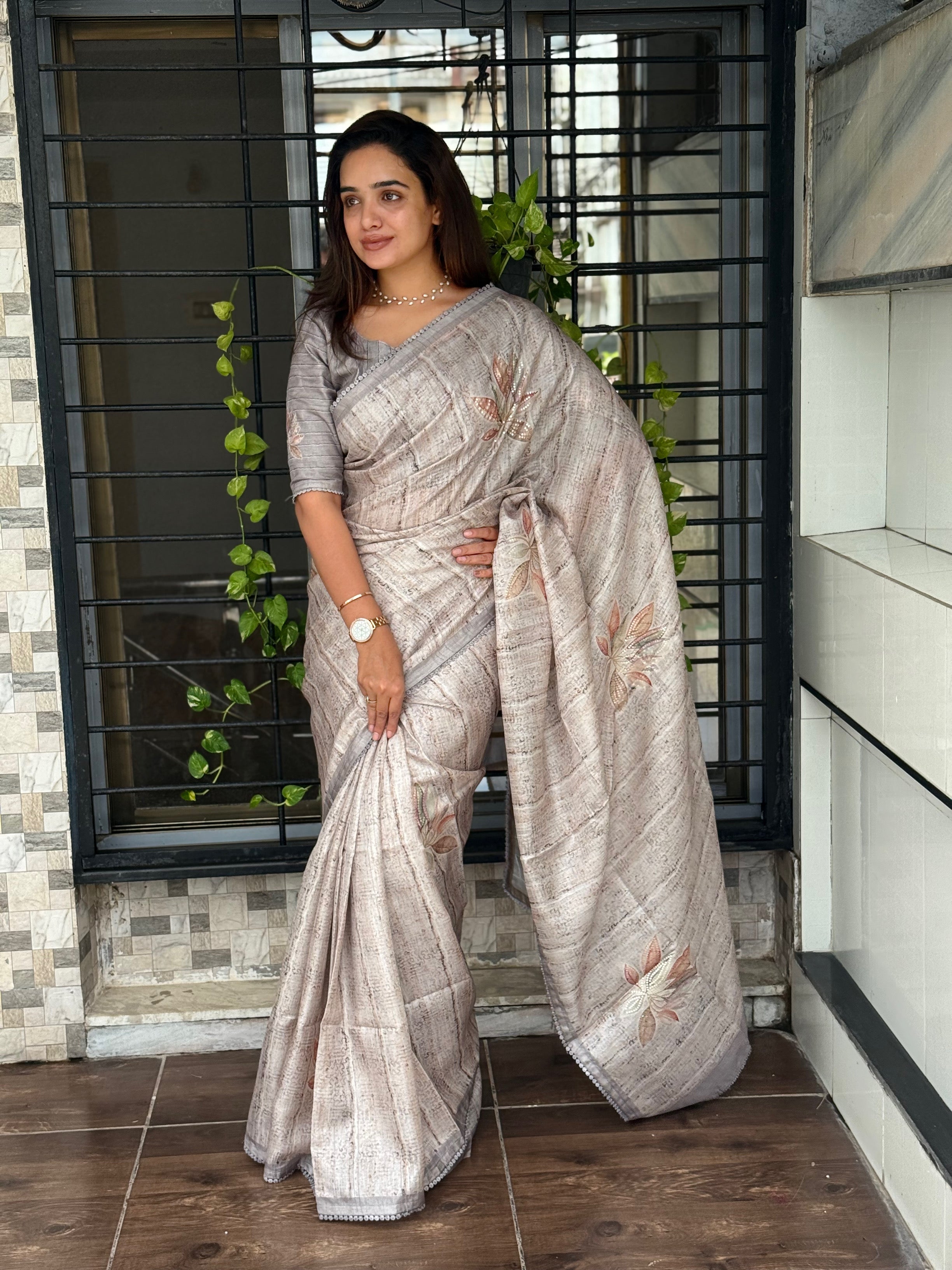 Grey Pure tusser linen Digital Print Saree With Unstitched Blouse For Women