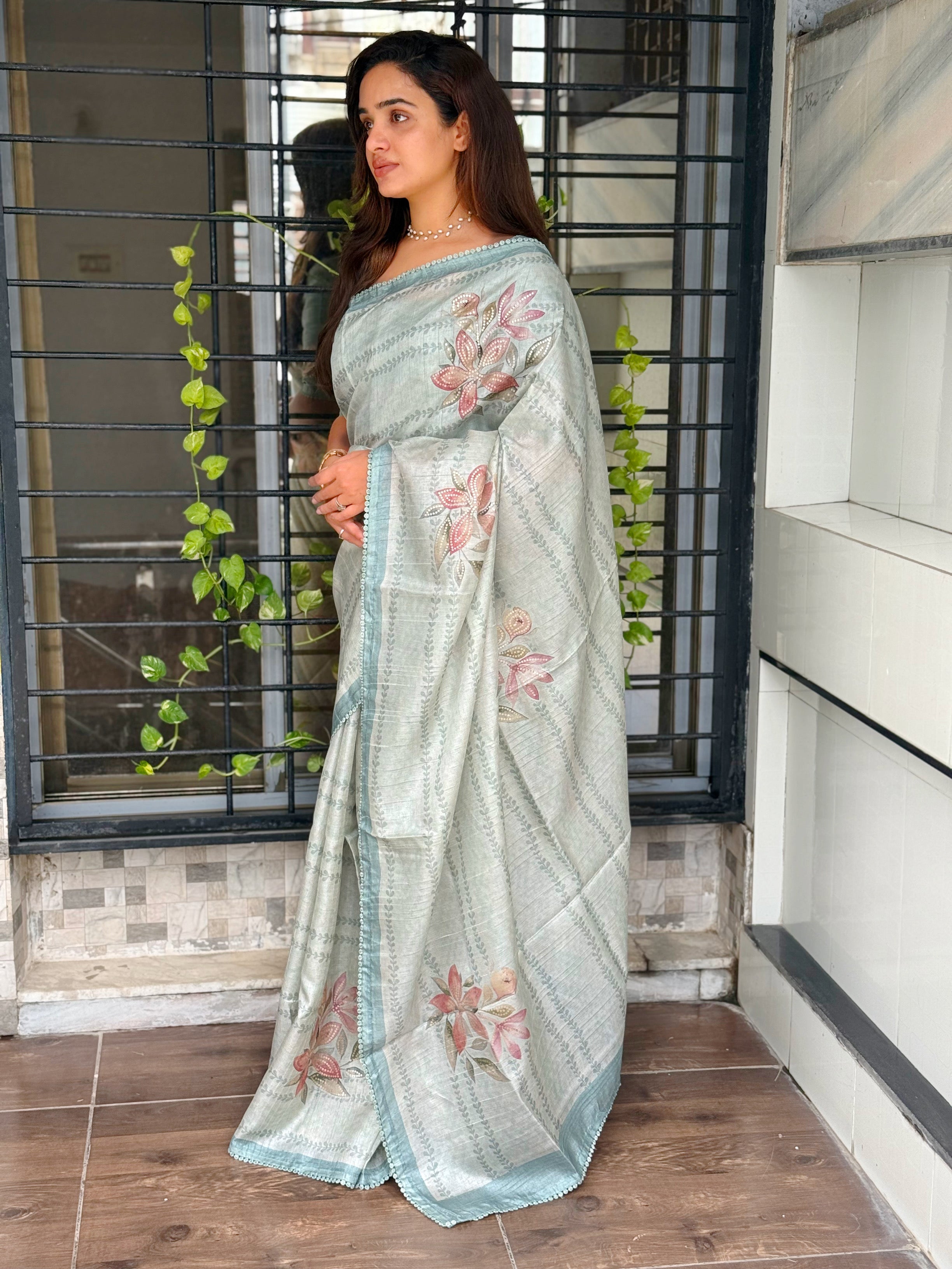Light Grey Pure tusser linen Digital Print Saree With Unstitched Blouse For Women