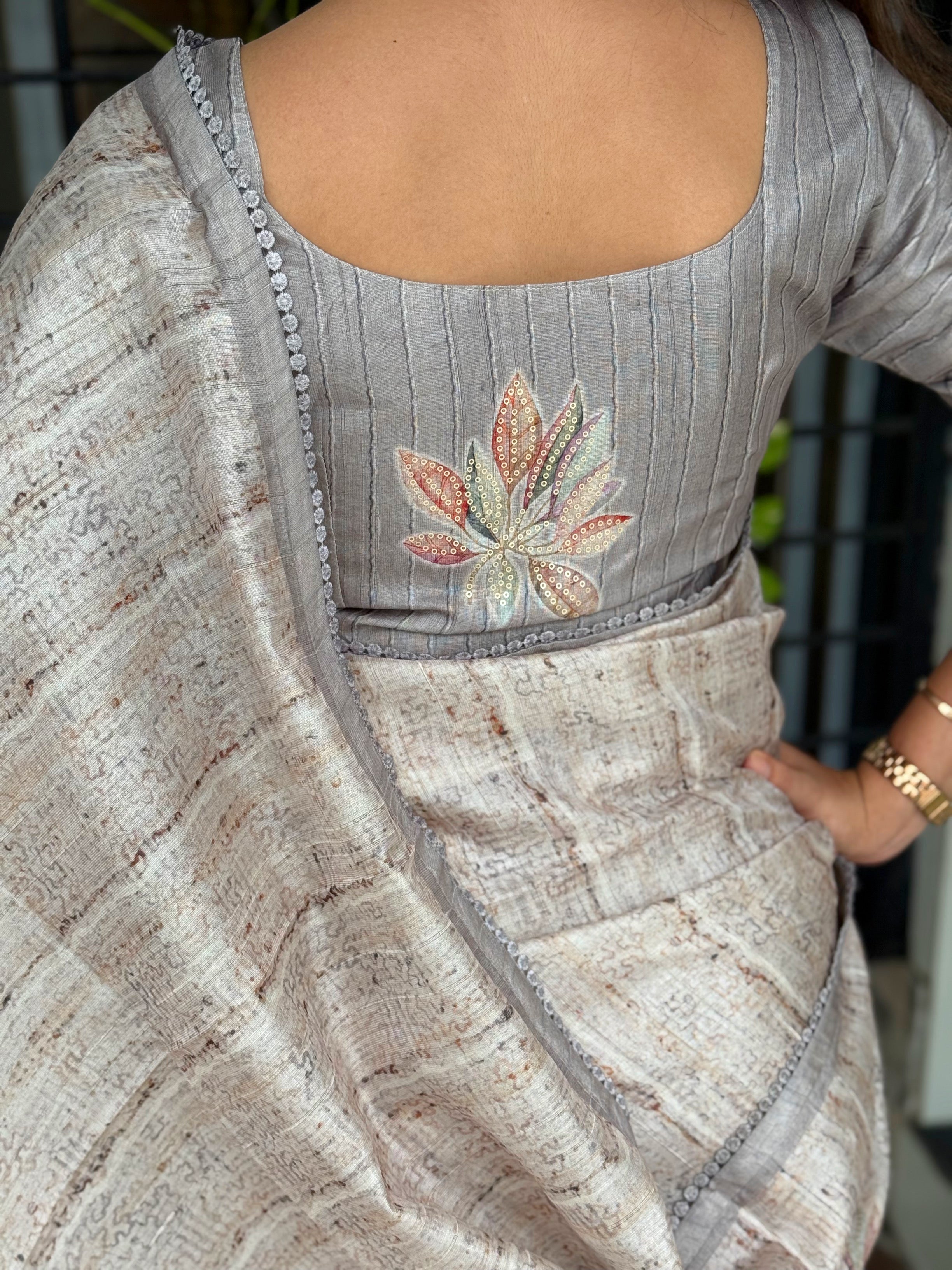 Grey Pure tusser linen Digital Print Saree With Unstitched Blouse For Women