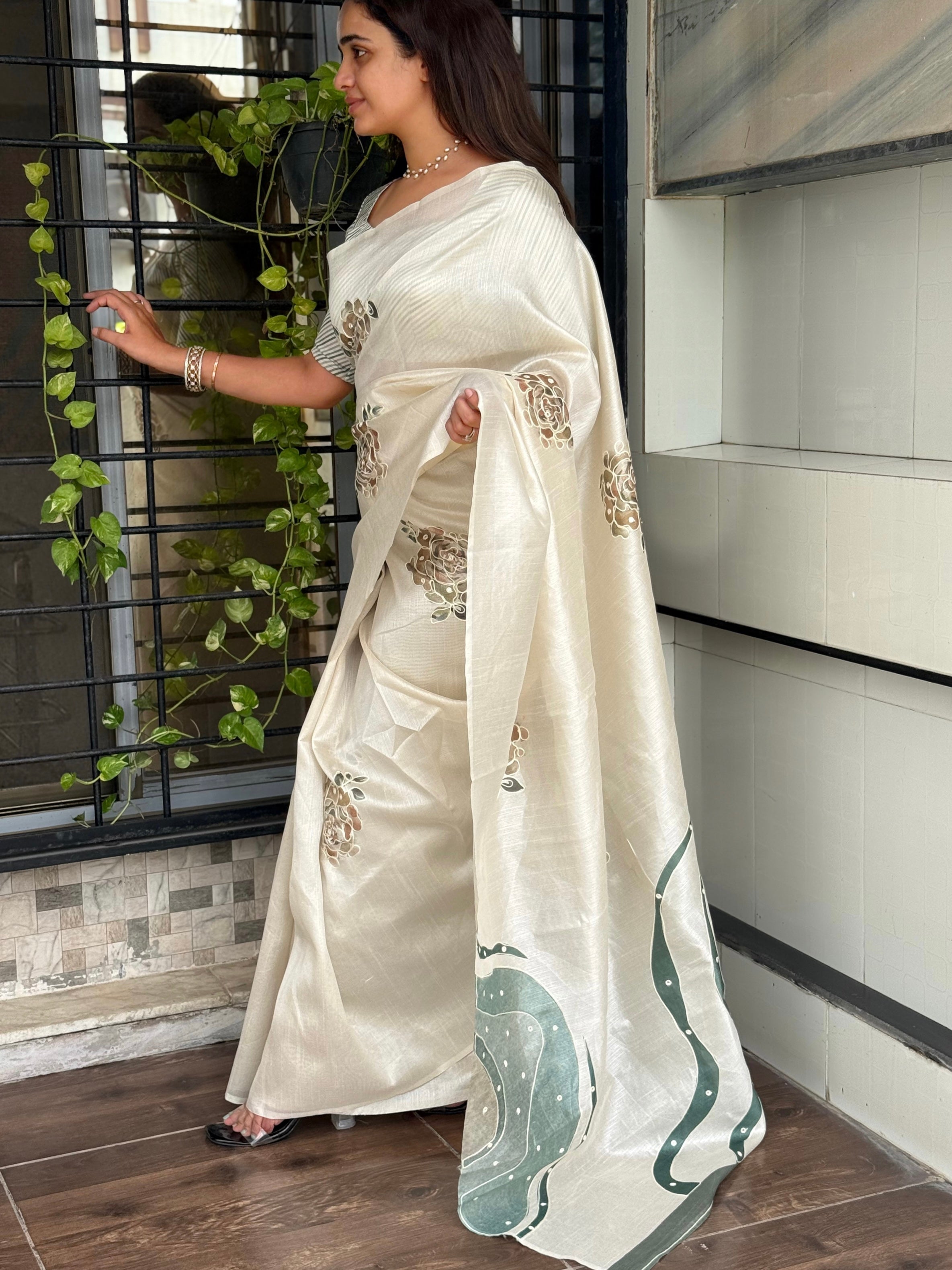 White Green pure Tusser linen katha work Saree With Unstitched Blouse For Women